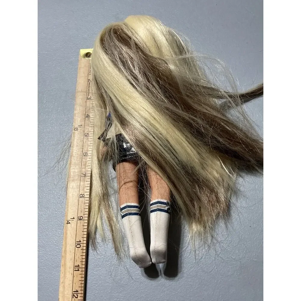 Na! Na! Na! Surprise 11” Doll Blonde Hair‎ Blue Eyes